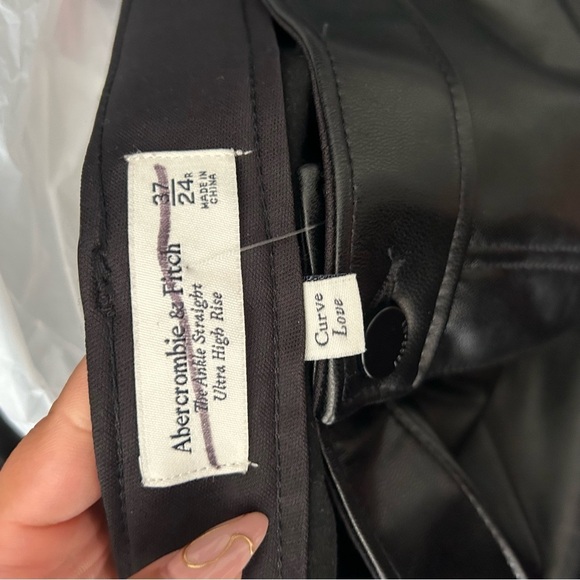 Abercrombie and Fitch Curve Love Vegan Leather 90s Straight Pant NEW NWT Black - Picture 3 of 8